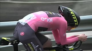 Simon Yates resiste a Tom Dumoulin y conserva el liderato del Giro de Italia