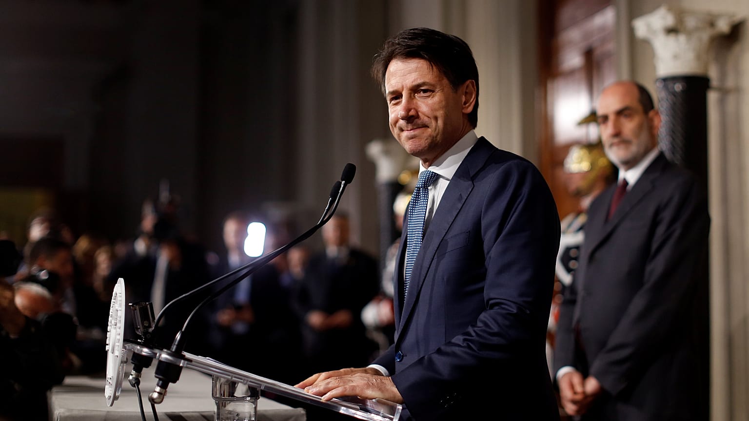 Governo, Conte avvia le consultazioni