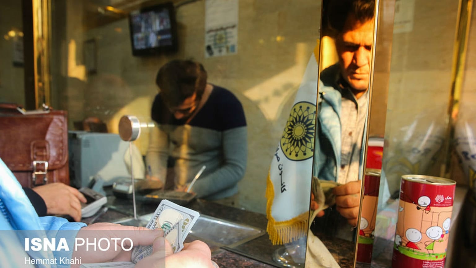 بازگشت صرافی ها به معاملات ارزی؛ برای افراد حقیقی راه همچنان بسته است