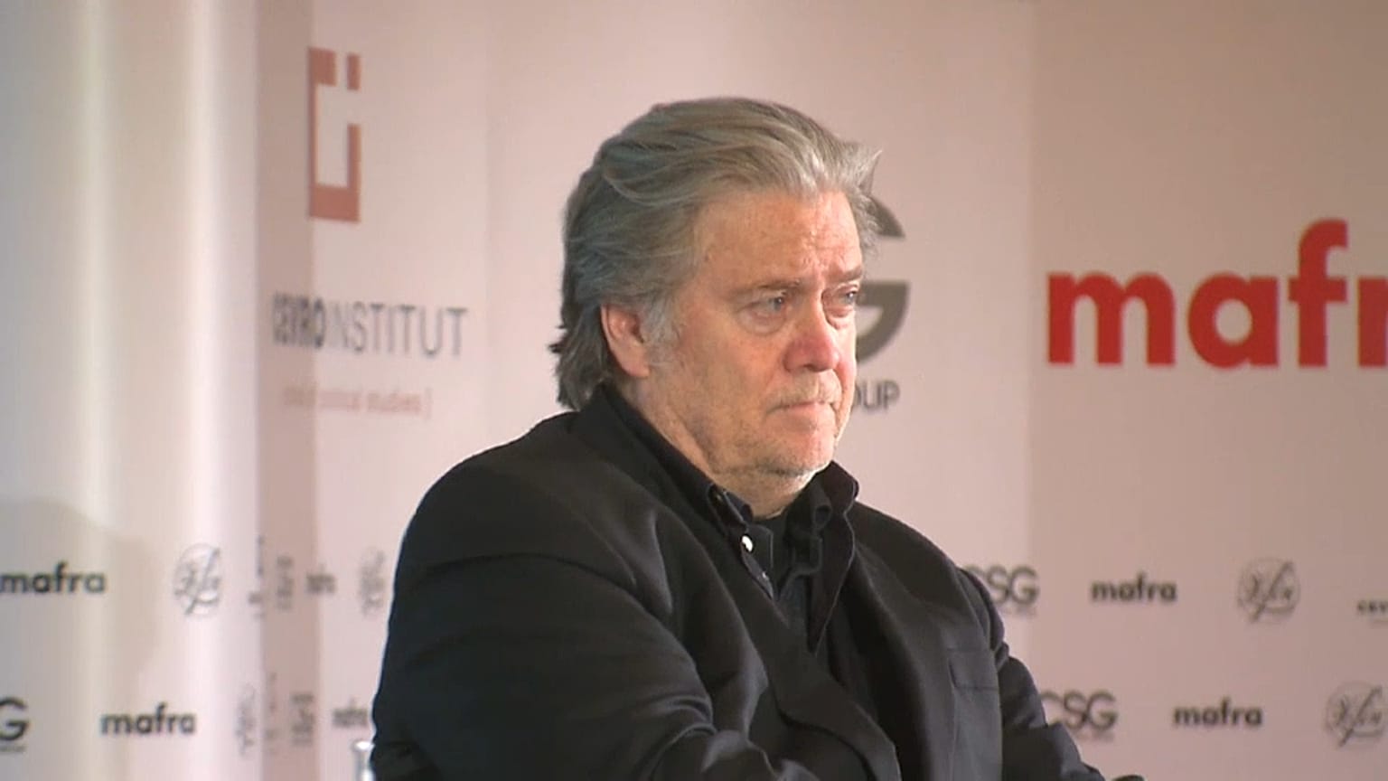 "Was zur Hölle ist los in Amerika?" Trump-Berater Bannon in Prag und Budapest