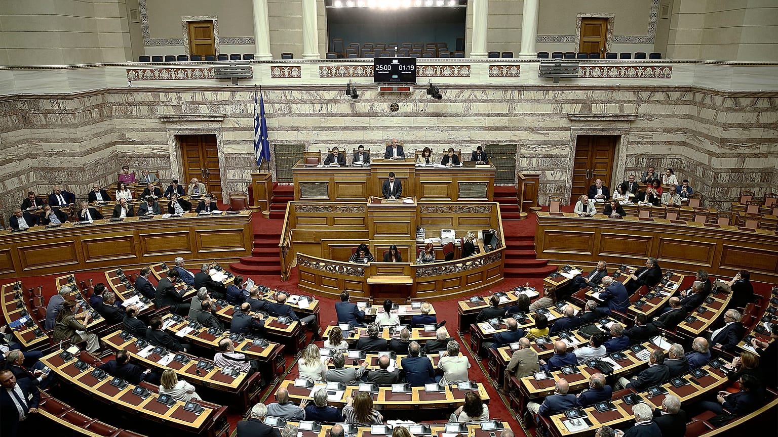 Κόντρα στη Βουλή για την οικονομία