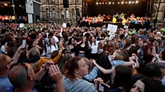 Manchester saldırısı kurbanları anıldı