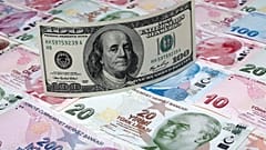 الليرة التركية تواصل انهيارها متجاوزة كل التوقعات