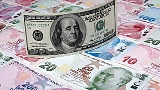 الليرة التركية تواصل انهيارها متجاوزة كل التوقعات