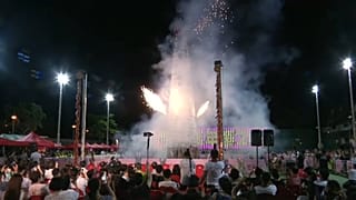 Competitors in HKong race up 14-metre-high bun tower