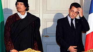 مقربان من القذافي يؤكدان تحويل أموال إلى ساركوزي