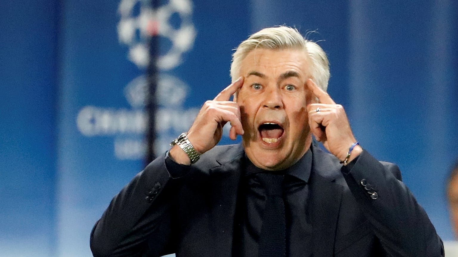 Carlo Ancelotti num jogo da liga dos campeões