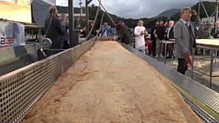 Napolili ustalardan rekor boyutta pizza