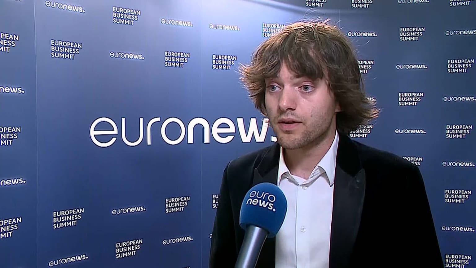 Boyan Slat eleito empreendedor do ano pela limpeza dos oceanos