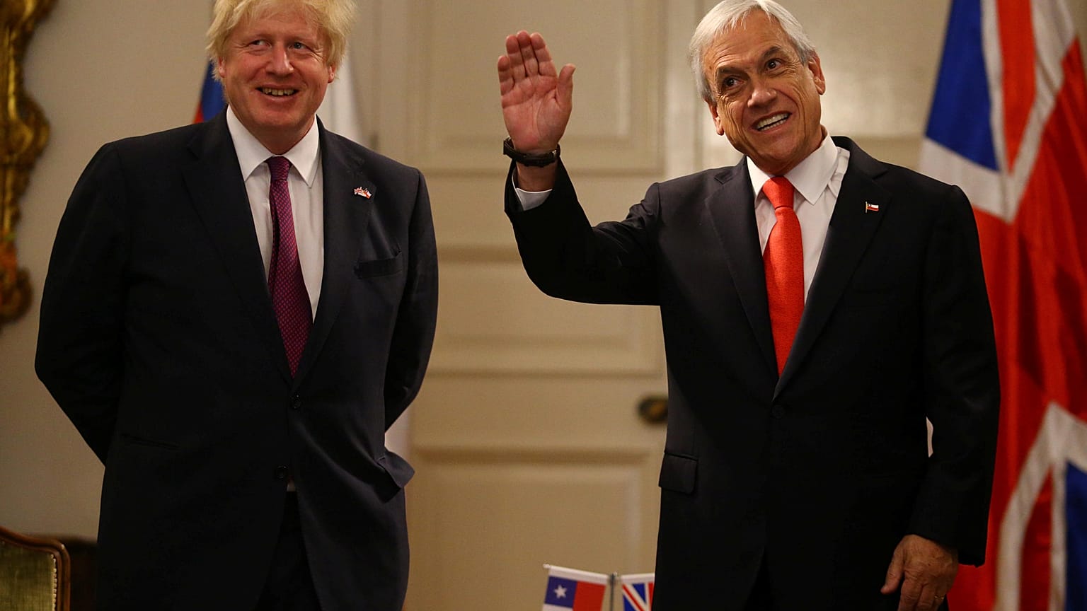 Boris Johnson: Caracas es un 'régimen autoritario' y las elecciones, una 'farsa'