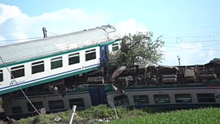 Al menos dos muertos en el descarrilamiento de un tren en Italia
