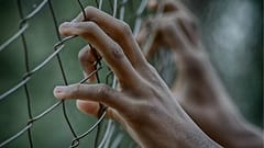 السجناء المسلمون في آلاسكا...الجوع أو لحم الخنزير خلال رمضان 