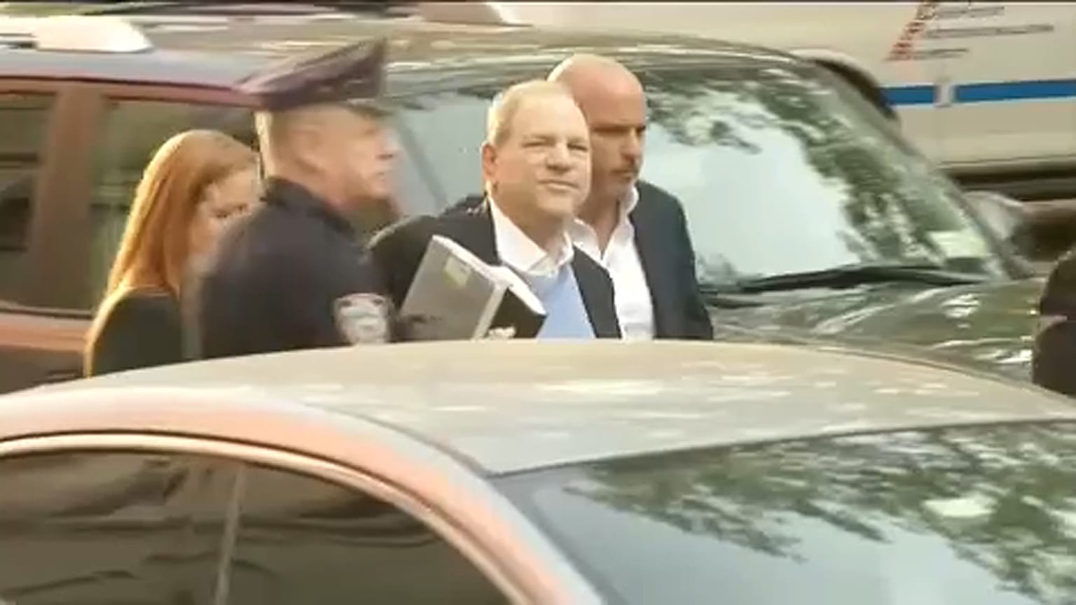 Feladta magát a rendőrségen Harvey Weinstein