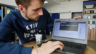 A Kiev, mon canapé gratuit pour les fans