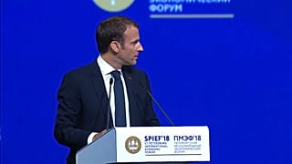 'Facciamo gioco di squadra'. L'apertura di Macron a Putin