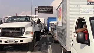 Brasil envía al ejército para despejar las carreteras