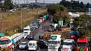 Le Brésil paralysé par la grève des routiers