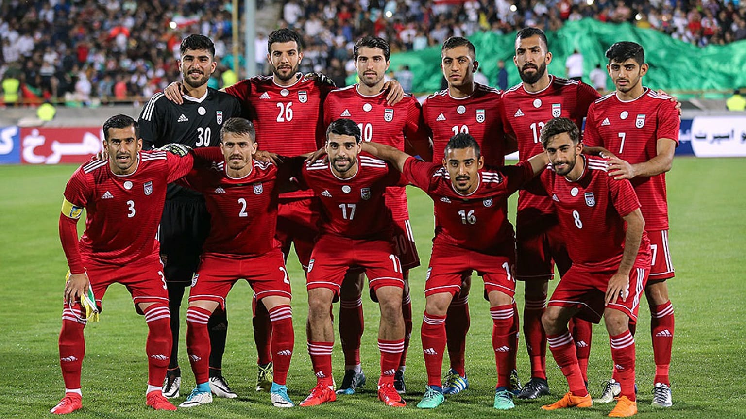 آیا تبلیغات مشروبات الکلی بازی ایران و یونان را لغو کرد؟