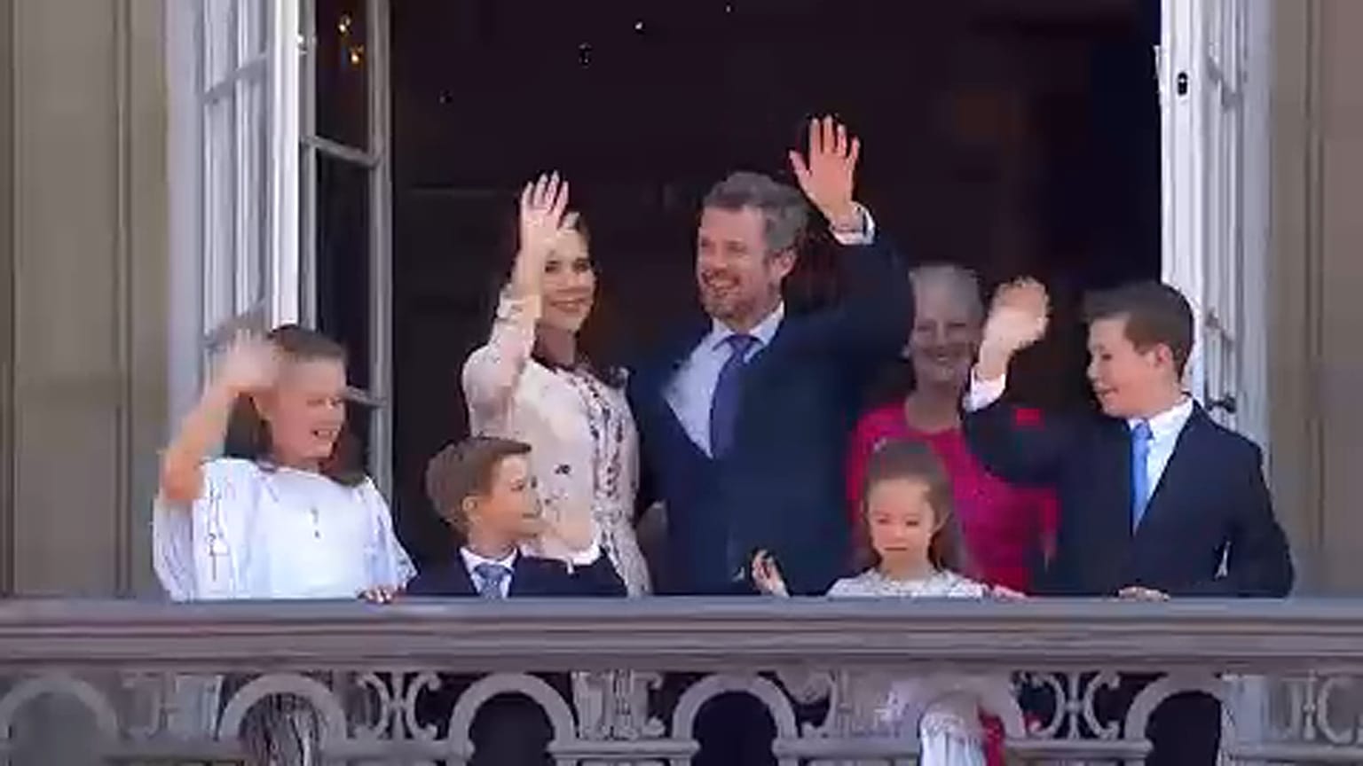 Isten éltesse a dán királyi herceget!