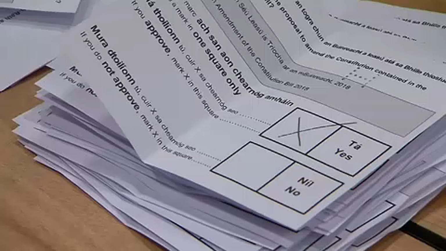 Az abortusztörvény enyhítéséről döntöttek az írek