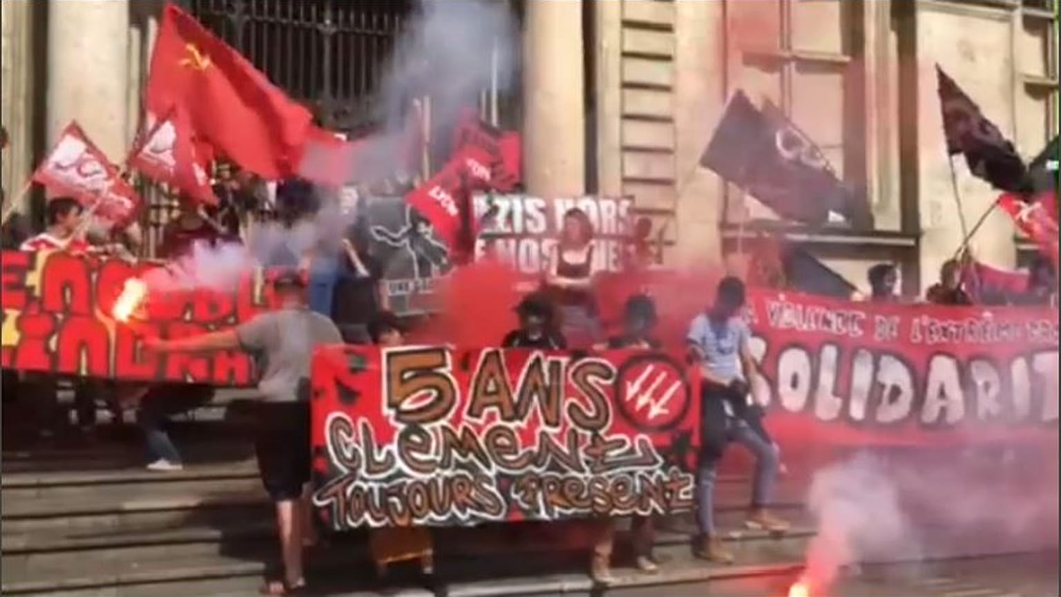 Francia in piazza contro le riforme Macron