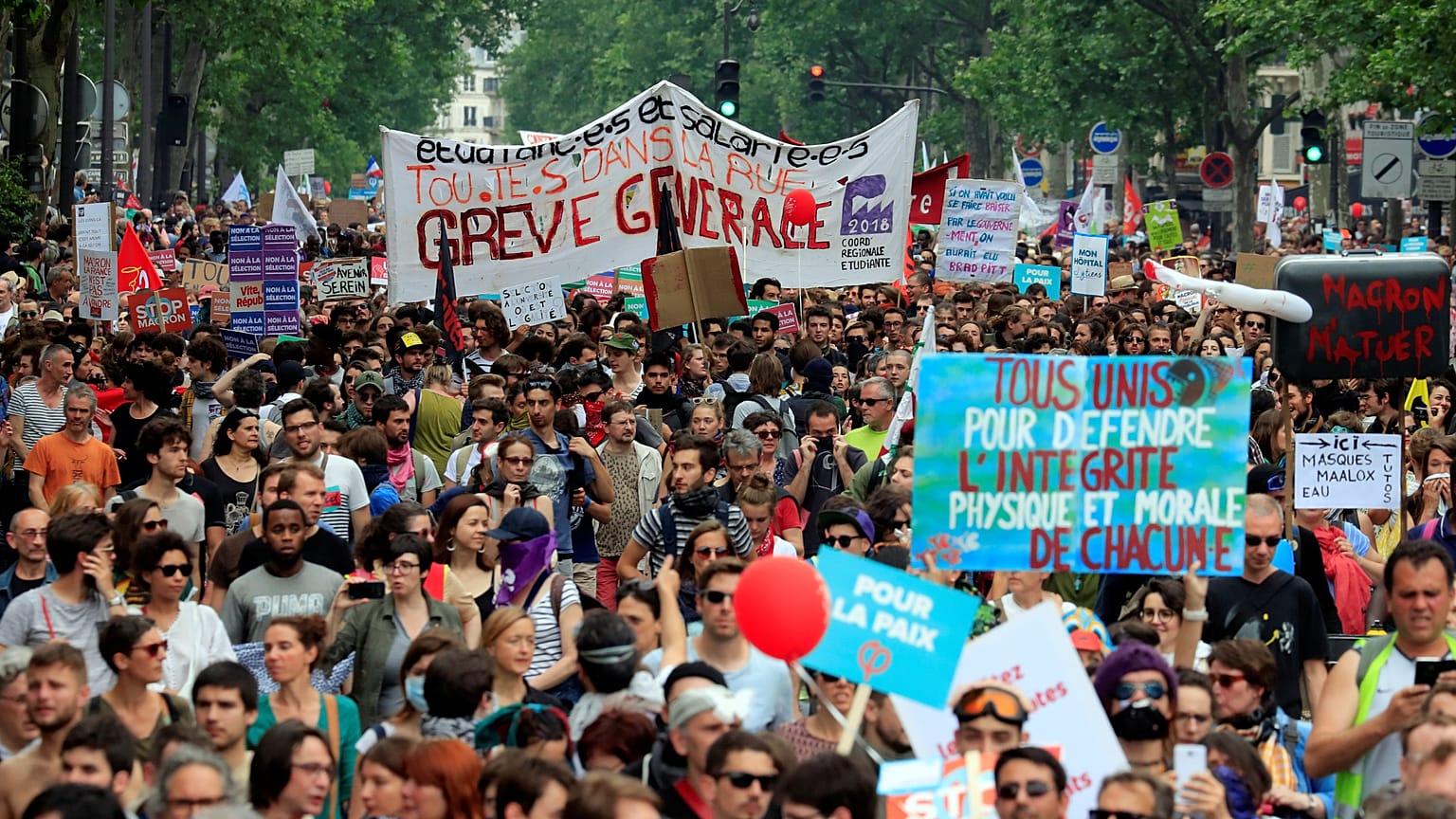 Manifestação em Paris contra políticas de Macron