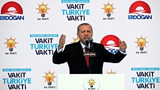 Erdogan: Convertite gli euro e i dollari in lire
