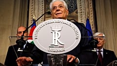 Presidente Sergio Mattarella a falar no palácio presidencial