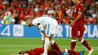 راموس وصلاح بعد الإصابة التي تعرض لها الأخير