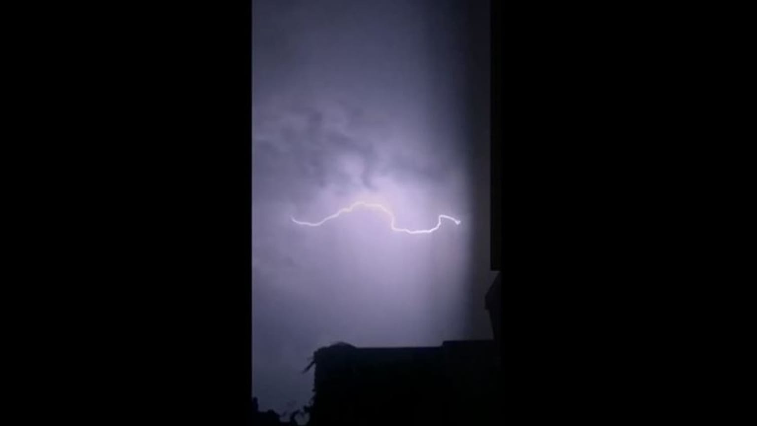 Lightning strorm strikes UK