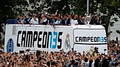 لاعبو ريال مدريد يحتفلون في شوارع العاصمة