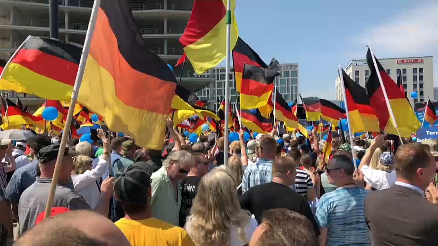La extrema derecha muestra músculo en Berlín
