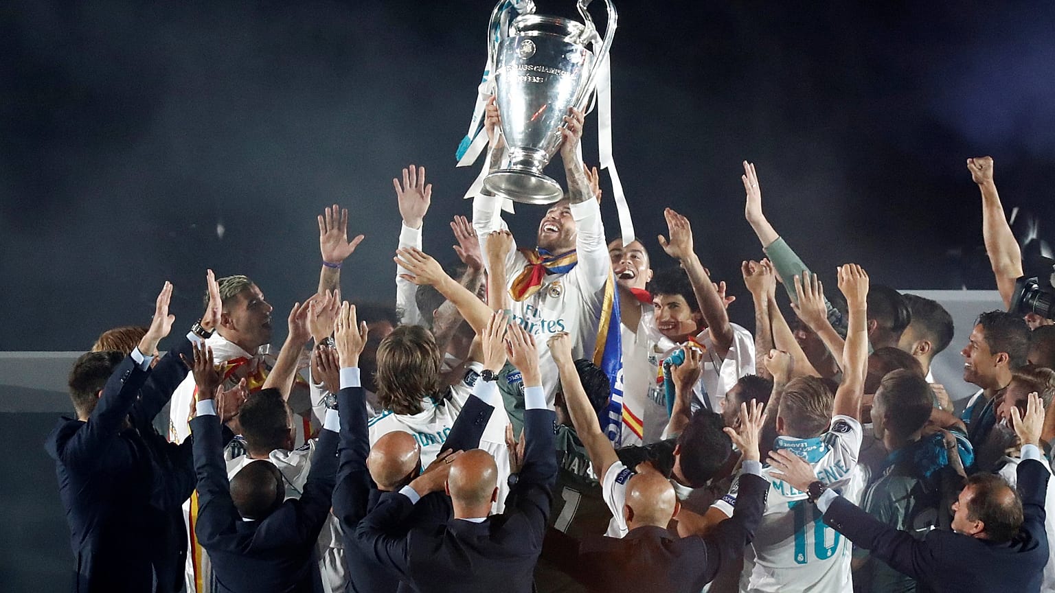 Apoteosis final del Real Madrid en el Bernabéu