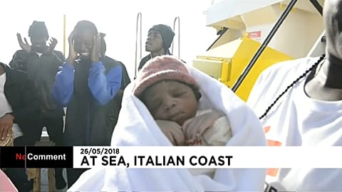 Méditerranée : naissance d'un bébé prénommé "Miracle" à bord d'un bateau humanitaire