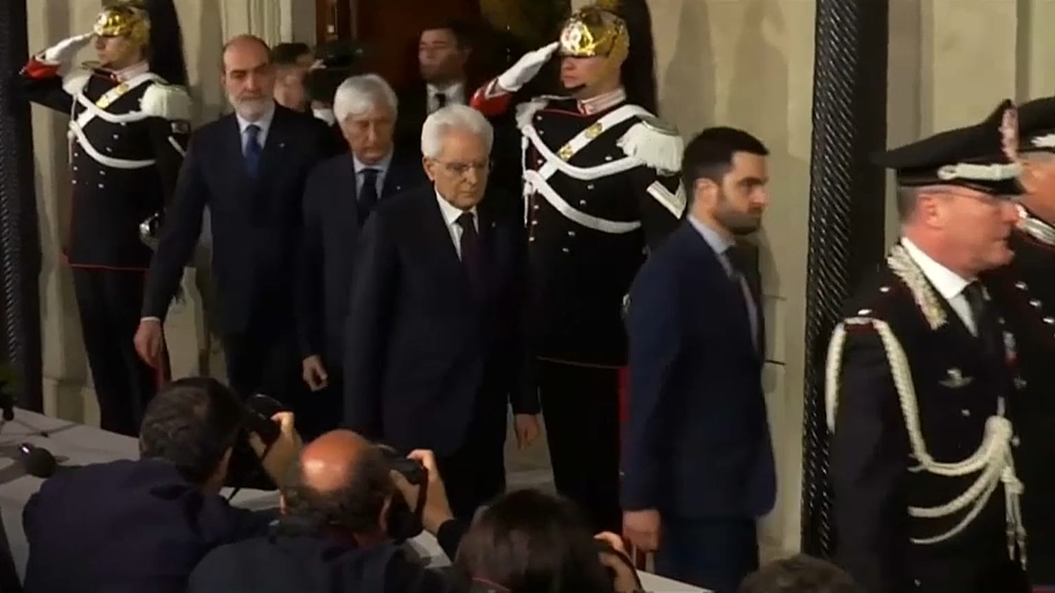 Sergio Mattarella nomeia Carlo Cotarelli para formar Governo 