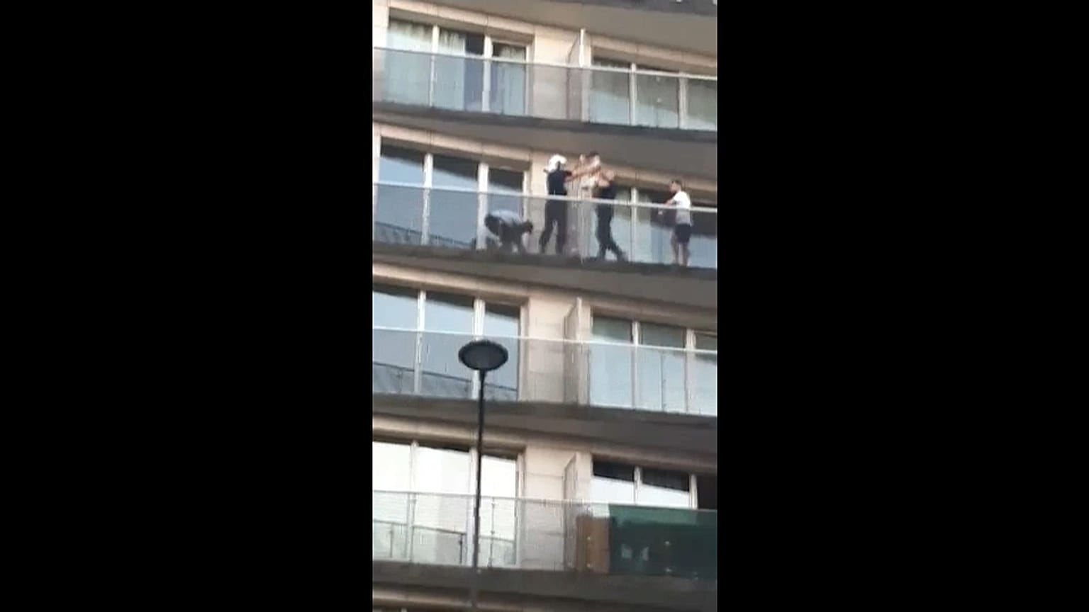 Fransa'da hayat kurtaran göçmene vatandaşlık verilecek 