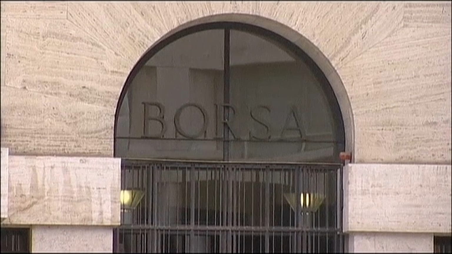 Italia: Borsa in caduta, sale ancora lo spread