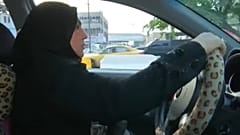 Az első női taxi sofőr Irakban