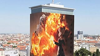 Schockbilder verhüllen Wiener Ringturm