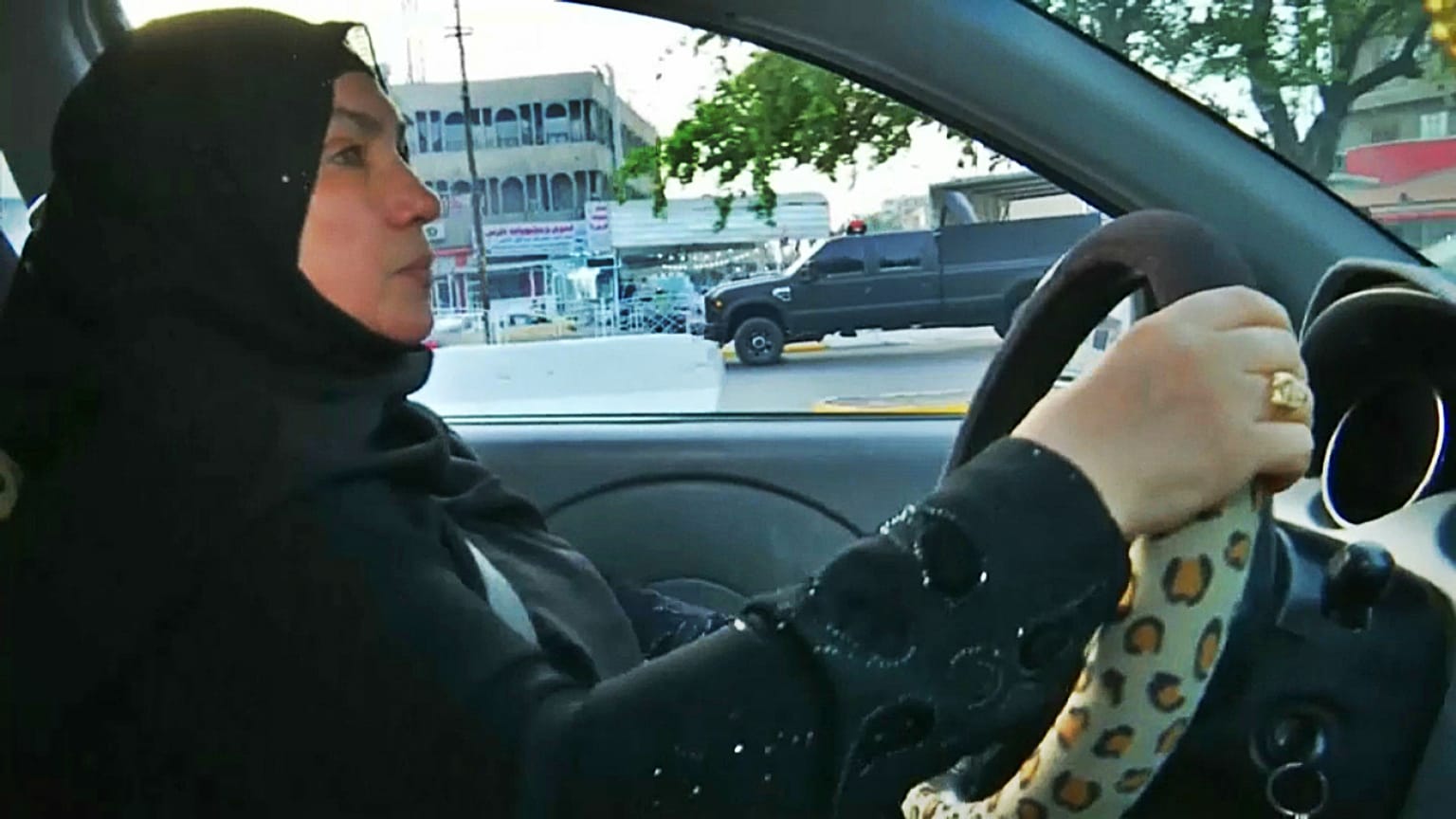اولین زن راننده تاکسی در عراق و مقابله با کلیشه‌های اجتماعی 