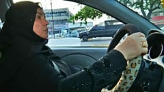 اولین زن راننده تاکسی در عراق و مقابله با کلیشه‌های اجتماعی 
