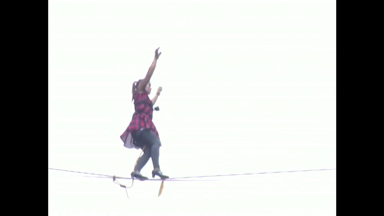 Chine : des funambules en talons
