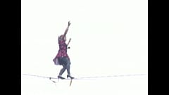Chine : des funambules en talons