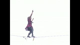Chine : des funambules en talons