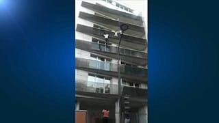 Kind von Balkon gerettet: "Spiderman" aus Mali wird Franzose