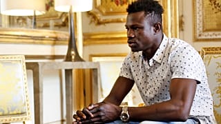 França oferece nacionalidade ao "homem-aranha" do Mali