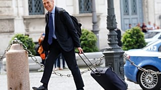 Cottarelli atteso al Colle con la lista dei ministri, intanto i partiti chiamano alla mobilitazione