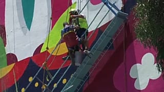 Falfestők rekedtek a magasban Mexikóban