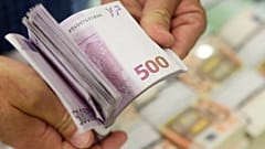 Eurostat: «Πρωταθλητές» οι Έλληνες στην καθυστέρηση πληρωμής των οφειλών τους