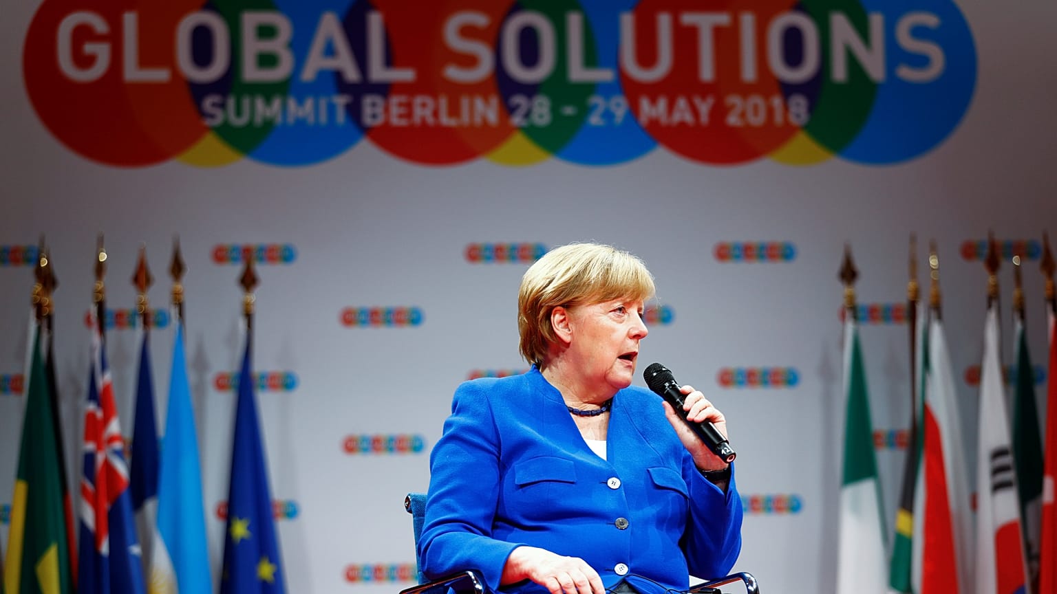 Angela Merkel a berlini Global Solutions Summiton kérdésekre válaszol